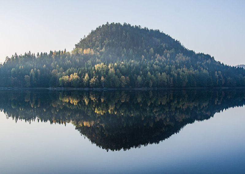 A reflective lake